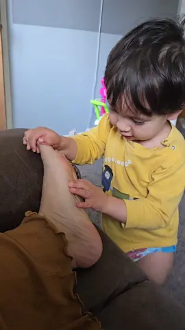 silly lil mr. tickle mama's feet😂 #followers #viral #viralvideo #highlights #highlight 