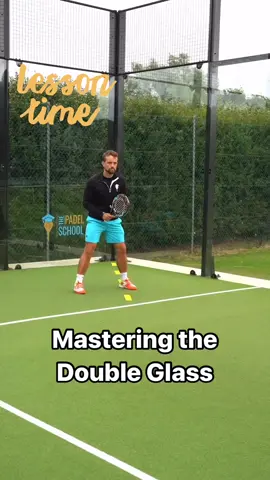 Lesson time! Step by step of how to defend the double glass corner shots.🙌🏽🎾 You'll want to get this one saved for later.😁🤝 #padelmania #padelspain #lovepadel #padeltips #padelworld #padelgirl #worldpadeltour #padelpro #padelitalia #padelsweden #padeltennis #padelroma #padelusa #padeladdict #padel #padelmexico #padelargentina #padeldubai #padeltennis @thepadelschool 🎥