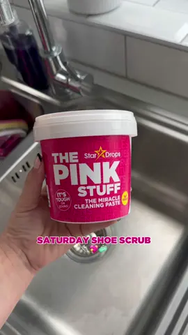 Your sign to grab some shoes and complete a Saturday shoe scrub 🤭💖 Here’s @Shannon with some cleaning motivation using The Pink Stuff Paste & Scrubber 👌🏼✨ #thepinkstuff #cleaning #cleaningmotivation #cleaningproducts #cleaninghacks #CleanTok #cleaningday 