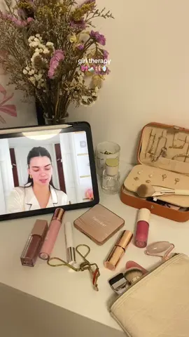 how I love being a woman 🫧🎀🪞🦢🩰 #girltherapy #girlthings #makeup #makeupaesthetic #pinterest #ugc #ugccreator #pink #personalcare #beautyreels #beauty #pinkgirl #pinkpinkpink #pastelaesthetic #makeupreels #kendalljenner #kendall #viralbeauty 