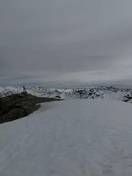 Llegar a la cumbre se siente como esta canción  #mountain #mountaineering #chile #snow 