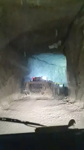 Tamabang bawah tanah terpanjang dan terdalam di DUNIA,panjang nya kalo di gabungin setara dengan JAKARTA-SURABAYA,.#freeportindonesia  #miners #tambangbawahtanah #pekerjakeras #fyp #anakrantauindonesia #storytambang #scroltiktok24jam #safetyfirst #fypシ゚viral #fyppppppppppppppppppppppp 