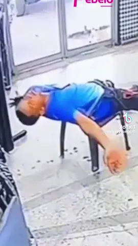 fall in chair meme #memes  #strategy  #marketing #tiktokmarketing #affiliates #funny #comedy #trend #fyp #fairyskin #sunscreen #budol #skincare #tiktokfyp #foryou #finds @fairyskin.official 