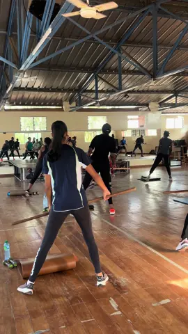 Que vous soyez débutant ou confirmé, nos cours de gym sont conçus pour tous les niveaux de forme physique. 🔥 Augmentez votre flexibilité, améliorez votre posture et tonifiez chaque votre corps grâce à nos séances de gym. Inscrivez-vous dès maintenant ‼️ #olympiqueclubdakar #coursdegym #coursdefitness #gymlifestyle #clubdesports #clubdegymnastique #gymadulte #sportfitness #dakarsport #gym 