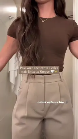 LINK DE COMPRA NA BIO! 🔗 🤍 Envie esse vídeo pra aquela amiga que é super elegante e vai amar essa calça alfaiataria ✨ 🛍️🛒 Me siga para mais achadinhos, promoções e descontos imperdíveis das melhores lojas. #calcaalfaiataria #calcasocial #calçadealfaiataria #calcaalfaiatariafeminina #calçadetrabalho #calcadetra #calçaelegante #sheinbrasil #sheinhaul #lookshein Moda feminina, Calça de alfaiataria, Shein, Roupas femininas, Tendências de moda, Estilo elegante, Moda contemporânea, Peças de roupa feminina, Estilo versátil, Conforto e estilo, Alfaiataria moderna, Looks para mulheres, Fashionista, Estilo casual chique, Compras online de moda, calça de trabalho.