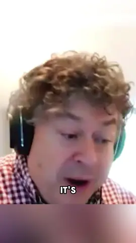 The 2 ways to sell a product #rorysutherland #rorysutherlandclips #fyp #foryou #podcast #podcastclips #marketing #behaviouralscience 