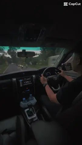 cuma fortuner biasa bang 🗿@almadamayanti12 #fyp #fypシ #fortuner #storynyetirmobil #trending #bawasantaiaja