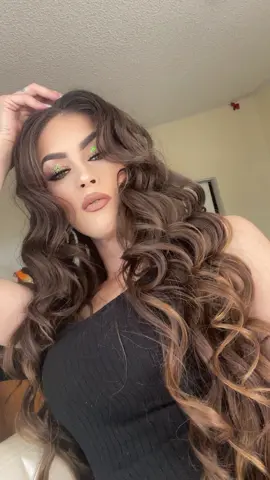 💚SELFIE HAIR REIVEW 🔥This style is perfect for literally everyone! Short hair, long hair, wavy, curly, or straight. This is one of the fastest ways I can style my hair because you don’t have to worry about each curl being perfect For longer looking hair, leave out 2-3 inches of straight ends.📷🫶🏼😉 @TheBeachwaver #beachwavestutorial #beachwaver #beachwaveshairstyle #beachwaveb1 #flawlessdolls  #lashoutbeautyshop #lashoutbeauty #lashoutbeautydollz #makeupforbarbies  #followtrain #glittermakeuptutorial #inlandempiremua #mua #riversidemua #makeupjunkies #lashes#makeupmobb #makeuplook #flawlesssdolls #makeupselfie 