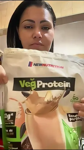 Hoje vim mostrar a vocês a minha experiência com essa proteina vegana da Newnutrition.   . #Newnutrition #proteinavegana #vegana #proteína #proteínas #academia  