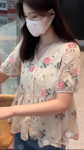 Blouse Korea motif bunga Mawar Harga Hanya Rp104.000! #Blousewanita #fyp #fypシ 