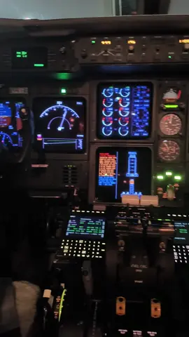 Una Noche de Trabajo conociendo este GLF4 en su arribo a Guatemala... 🛬📷🇬🇹 #Travel #Guatemala #Gulfstream  #Aviation #Spotter 