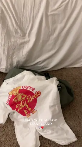 quick pack for an overnight trip!! minus all the stuff i have to pack in the morning!!  #packwithme #packwithmeforvacation #packwithmeasmr #packwithmefordisney #disneyland #disneylandcalifornia #disneylandtiktok #disneylandtrip #disney #packingvideo 