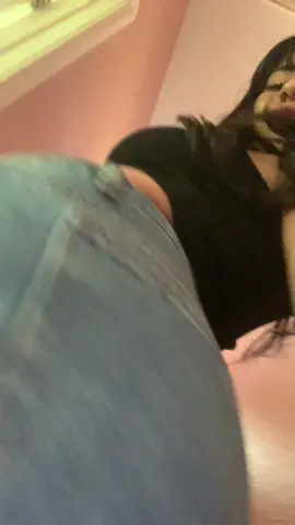 freak on a leash 🧛‍♀️