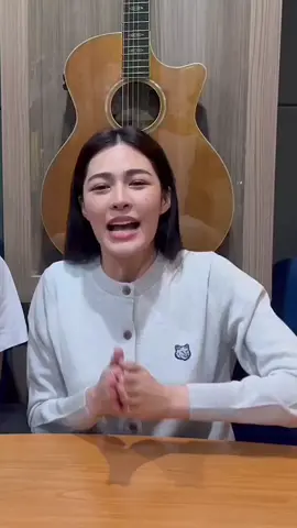 dew_pinkamol : หลิงของแทร่ #นี่ดิวเองไม่ใช่ออม https://www.instagram.com/reel/C6ThhZAJ0Ci/?igsh=YzByNmprODN2ZjNx #หลิงออม​ #lingorm​ #เด็กดื้อของพี่หมอ #ใจซ่อนรัก #TheSecretOfUs