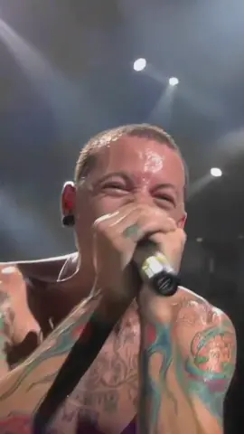 One of Chester's most iconic screams 🔥 Linkin Park - Given Up  Clarkston, MI Projekt Revolution Tour DTE Energy Music Centre August 22, 2007 #linkinpark #lp #chesterbennington #minutestomidnight #makechesterproud #papercuts 