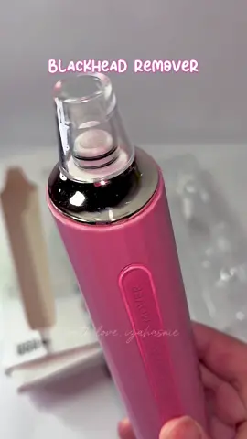 kenapa perlu bayar facial mahal-mahal kalau boleh buat sendiri kan🫣🩷 suction dia pun kuat memang tarik semua blackhead mcm magnet ni😍🤏🏻 korang kena ada! bye bye blackhead⚡️  #blackheadsremover #blackheadremover #blackheadremovermurah #blackhead 