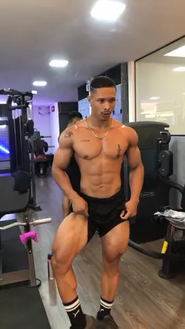 Tão enganando o cliente?  #ectomorfos #shapedossonhos #gym ###Isaque_shape 