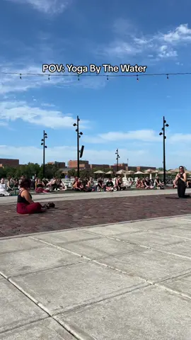 There are so many free ways to be active in tampa bay, love these sunday morning classes with @Kodawari Studios at @Armature Works. It wad a beautiful morning with the perfect breeze. #yogaflow #blackyogis #stufftodointampabay #tampayoga #tampa #tampafitness #yogaday #blackgirlyoga #yogaoutfit 