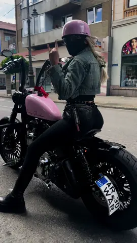 #motorcycle #bikerlife #harleydavidson #motogirl #harleyquinn #pink #ride #bikelife #biker #fyp #foryou #custom 