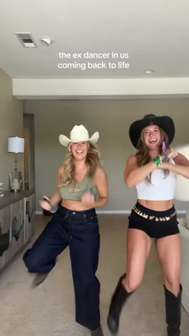 hip hop dani is BACK @DANIELLE CAROLAN 🤠🤠🤠