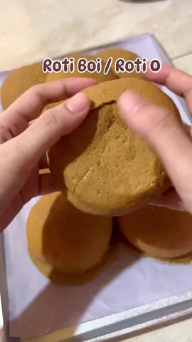 Baking yg bikin semua ruangan auto wangi sampai aromanya kerumah tetangga 🤭😂 Bahan roti 250gr tepung cakra(terigu protein tinggi) 50gr gula pasir 1 sdm susu bubuk 1 sdt ragi  100 ml susu cair dingin 1 btr telur 25 gr margarin 1/2 sdt garam Isian (butter/margarin beku) Topping 60gr butter/margarin 50gr gula halus 1 btr telur 1 sachet luwak white coffe larutkan dgn sedikit air panas 70gr tepung terigu Oven dengan suhu 190 api atas bawah selama 20 menit #rotiboy #mexicancoffeebun #reseproti #reseprotiboy #resepmexicancoffeebun #resep #resepmudah #reseppraktis #reseprotio #fyp #fypシ 