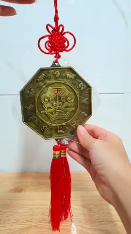 Gương bát quái Hổ Phù ngậm kiếm phong thủy - bình an, may mắn, tài lộc  #phongthuytamlinh #phongthuytotamquang #phongthuy #guong #guongbatquai #guongphongthuy #guonghophu #binhan #mayman #tailoc 