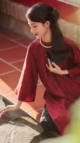 Áo dài màu đỏ đô cách tân dáng suông rộng #TikTokFashion #Viral #Trending #áodài #aodai #aodaitet #aodaivietnam #aodaivietnam🇻🇳 #aodaicachtan #aodai2024 #aodaicuoi #aodaicuoihoidep #aodaithietke #aodainusinh #aodaigiaovien #ananaodai 