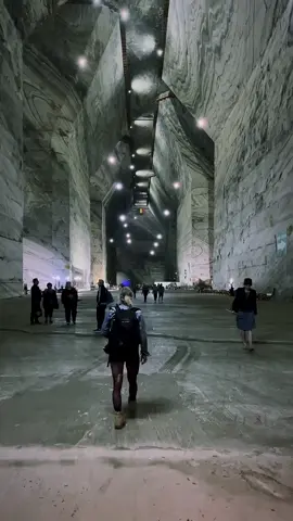 Ever felt like exploring another world without leaving Earth? 🌍 Check out Salina Slanic Prahova, where underground feels like a whole new universe! 🚀 Would you dare to explore it? Tag your adventurous buddy! ✨ @art_relfex_ 📸 #SalinaTurda #undergroundadventure #explore #travel #adventure #fyp #trending #earthexplorer #urbex #underground #romania 