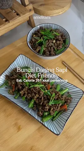 ‼️Tumis Buncis Daging Sapi Diet Friendly‼️ Resep utk 2 porsi: 200g daging sapi giling 100g buncis 1/4 bawang bombay 4 siung baput cabe rawit atau keriting sesuai selera Minyak zaitun 1 sdm Saos: 1 sdm saos tiram 1-2 sdm kecap asin (sesuaikan selera) 1-2 sdm kecap manis 1/4 sdt lada bubuk kaldu ayam sesuai selera air secukupnya Stepnya ikutin di video yaa #menudiet #diet #resepdiet 
