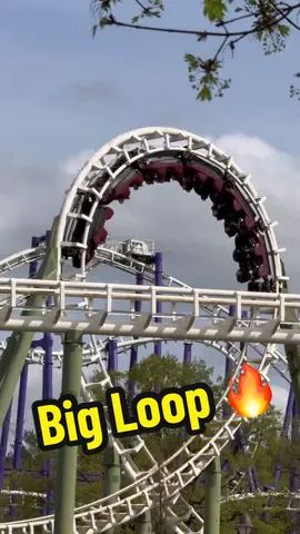 Some 1980’s Vekoma action 🙌 - Big Loop at @heideparkresort_  #bigloop #rollercoaster #heidepark #themepark #ride #fyp 