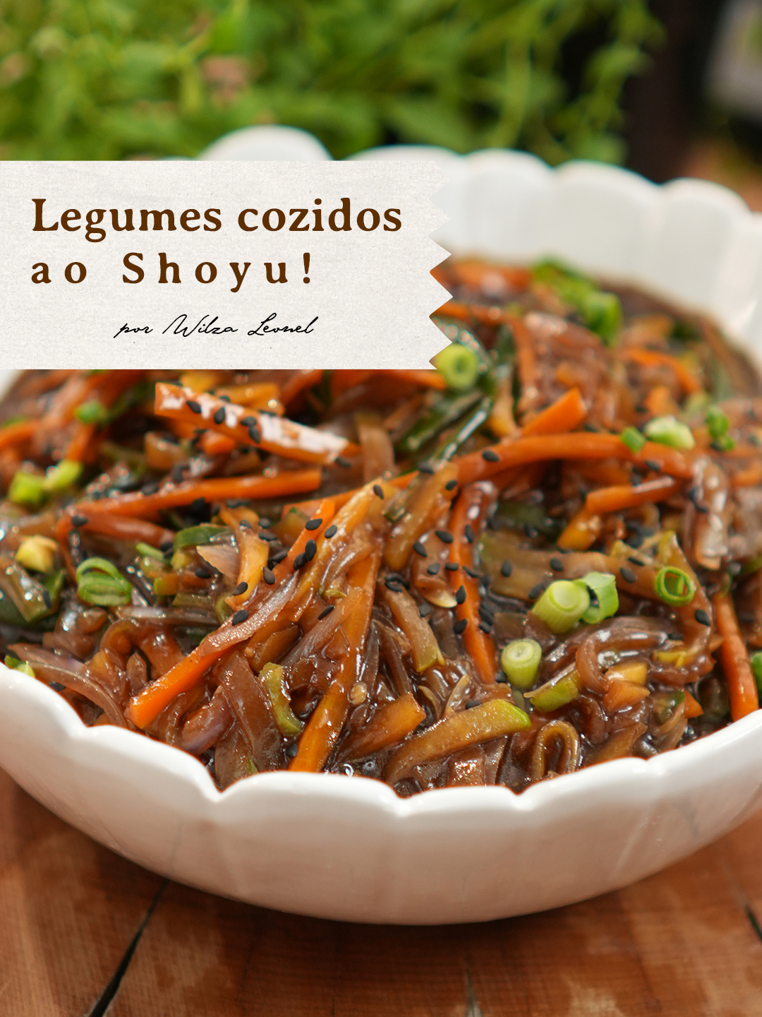 Oiê, no vídeo de hoje vamos fazer um refogado de legumes cozidos que é uma delícia, além de ser muito nutritivo, é uma delícia e vamos usar algo que talvez você nunca imaginou! PEPINO! É isso mesmo, pepino cozido, já pensou como que vai ficar deliciosa essa receita? Então vem fazer junto comigo! Legumes refogados (Medida da xícara 250 ml) ✅ 2 colheres (sopa) de azeite ✅ 3 dentes de alho  (19 g) ✅ 1 cenoura (90 g) ✅ 1 cebola roxa (170 g) ✅ 1 chuchu (260 g) ✅ 1 pepino (230 g) ✅ 1 abobrinha paulista  (140 g) ✅ 1/4 de xícara de shoyu ✅ 1 colher (sopa) de amido de milho ✅ 1 xícara de água ✅ Gergelim torrado ✅ Cebolinha #receitas #receitafacil #comofazer #wilzaleonel #legumesrefogados