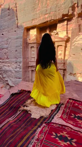 One of thr best views i have ever saw😳#petra #jordan #travel #destination #viralvideo #tiktokview #reallife 