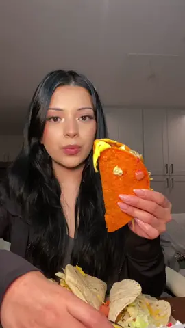 Taco Bell mukbang 🩷 #eatwithme 