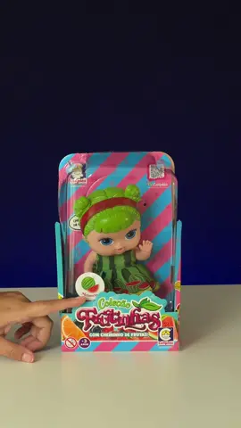 🍓🍍🍇 Se prepare para uma doce aventura! Apresentando a nova coleção de bonecas Frutinhas da Cotiplás! 🌟 Delicadas, coloridas e cheias de charme, essas bonecas vão encantar crianças de todas as idades. 🌈 Deixe a diversão começar com nossas amigas frutadas! 🎉 Compartilhe suas frutas favoritas nos comentários! 🍓🍍🍇 #ComenteAqui #BonecasFrutinhas #Cotiplás #DiversãoColorida #sempreumrostinhofeliz