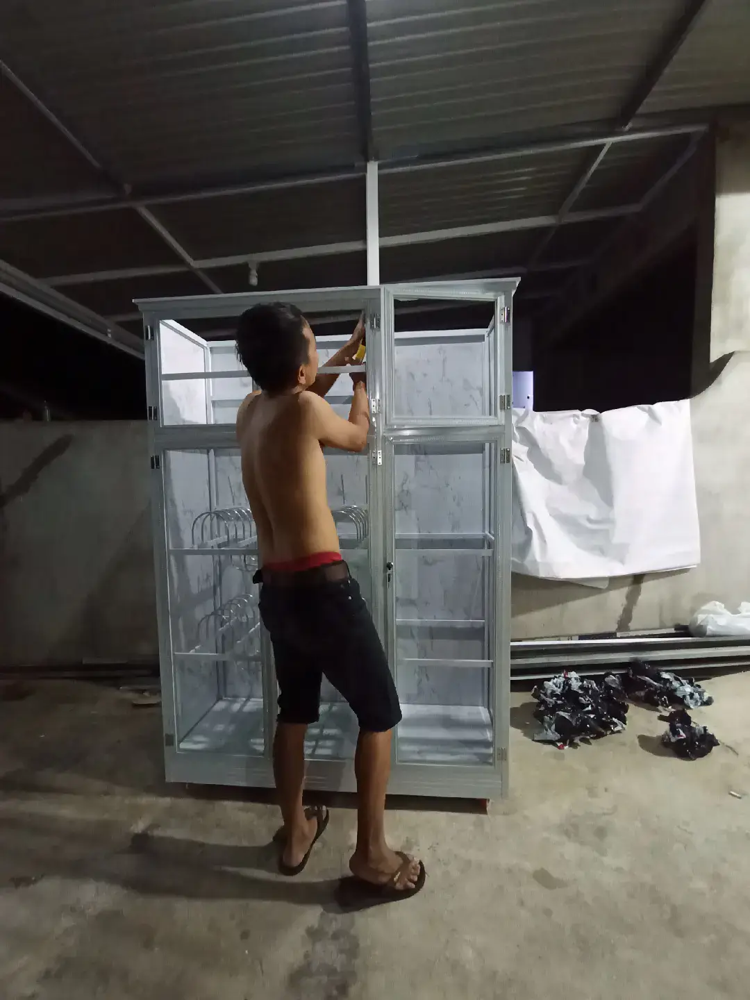 siap order sgala mcm jenis lemari kaca