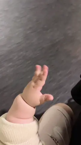 Kìa cái tay cái tay #xuhuong #beyeu #baby #embedethuong #beyeu #embé #kichookids #viraltiktok 