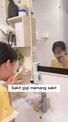 Gum pain spray to relieve toothache 🦷🦷#teethwhitning #viralwhitening #bestteethwhiteing #mazo #whiteteeth #whitetooth #tartar #gumsache 