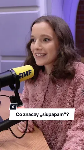 📣 Tylko dla słuchaczy RMF FM, @officialsanah.music po raz pierwszy robi Live Sessions i to w Popliście❗️ 👉 Już jutro od 20:00 będziecie mogli posłuchać nie tylko ciekawego wywiadu prowadzonego przez Darka Maciborka, ale również wyjątkowych aranżacji najnowszych utworów artystki. 🎶 😍 Tego nie możecie przegapić. Wieczór z sanah już 1 maja, będziecie❓ Ps. W ramach zapowiedzi razem z Darkiem zastanówcie się, co oznacza 