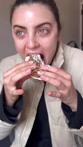 volume UP for New York City’s crunchiest bagels! 🔊🥯 . everything we ordered at The Mud Club 👩🏻‍🍳👨🏾‍🍳: . 🥓🍳🧀 bacon egg & cheese $12 (with aioli & TMC jam)  🇨🇦🥯 the Montrealer $20 (house cured + smoked brisket, pickles & hot mustard) 💨🐟🥯smoked fish cream cheese bagel $9