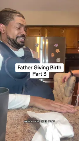 Father in labor 🫃#laborsimulator #pregnancytiktok #drmom #empathybelly 