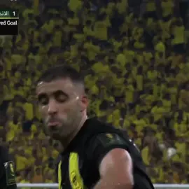 وبـ عشره لاعبين يا صغيييير 🤏🏻..  #الهلال #الاتحاد #الهلال_الاتحاد #اكسبلورexplore #fyp 
