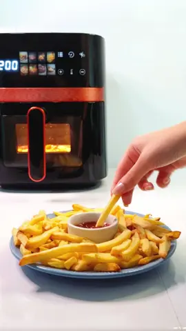 Batatas fritas douradas e crocantes ou deliciosos pedaços de frango - a #airfryer  Extream 5,5L faz tudo isso e muito mais, com apenas um toque de botão. Diga adeus ao óleo quente e à fumaça na sua cozinha. #lançamento  #tetrix 