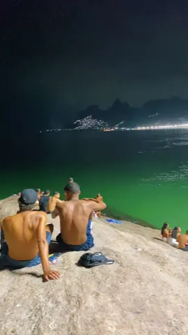 Late Summer Nights Rio de Janeiro Brasil 🇧🇷🏝️ . . . . . . . . . . . . . . . . . . . . . . . . . #brasil #brazil #brasil🇧🇷 #riodejaneiro #carioca #cariocarj #arpoador #praia #beach #Summer #vibes #verao #altinha #fyp 