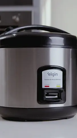 Panela de Arroz Elétrica Gran Rizzo ✨ Praticidade e estilo se encontram na sua cozinha com mais capacidade! - Mantém o alimento aquecido para servir a qualquer momento - Fácil de limpar com sua cuba antiaderente - Alça ergonômica para manuseio confortável - Acompanha colher, copo medidor e bandeja para preparo no vapor 🛡️ Garantia de 12 meses para sua tranquilidade! Cozinhar nunca foi tão fácil e elegante como com a Panela de Arroz Elétrica Gran Rizzo. Experimente uma nova experiência culinária! #Elgin #eletroportateis #paneladearroz #granrizzo #praticidadenacozinha