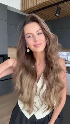 Glueless lace wig in color “LISA RINNA” (extremely long)⁠ Extra thin hairline glueless wigs collection⁠ ⁠ #lacefrontwigs #luxurywigs #medicalwigs #gluelesswig #humanhairwigs #hairlosssolution #gluelesswigs #wigtransformation #wigtok #securewigs #alopeciauniversalis⁠ #silktopwig #brownwigs #naturalwigs #celebrityswigs #realisticwigs #hairlinegoals 