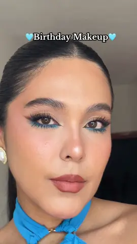 Chef kiss al color azul en ojos cafés 🩵✨ maquillaje fácil que utilice hoy ✨🩵 en 5 minutos y con dos sombras #maquillaje #eyeshadow #eyesmakeup #bluemakeup #ojoscafes #browneyes #makeuptutorial #makeup #easymakeup #birthdaygirl #fyp #foryou #fypシ 