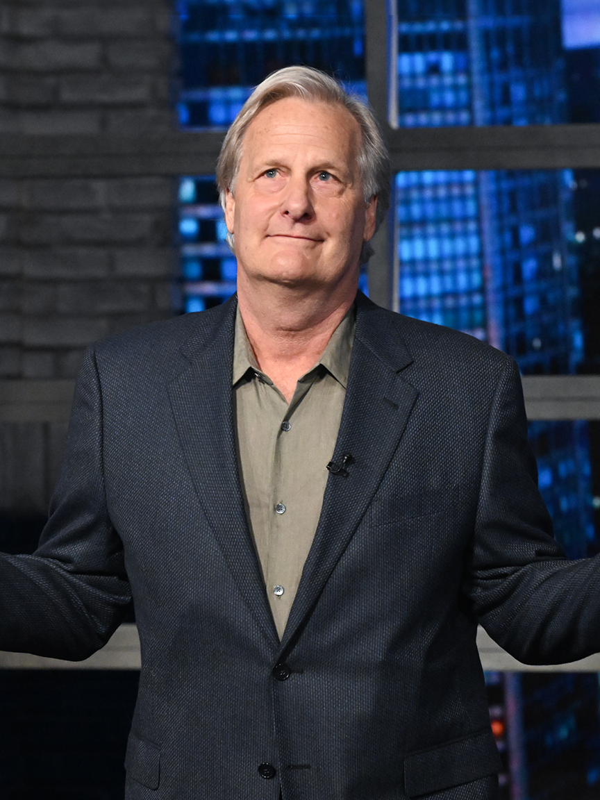Jeff Daniels talks about the corrupting power of fame and stardom, and how his own experiences have helped him avoid it. #Colbert