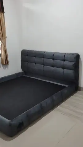 Loui Divan + Headboard  Italian design Tanpa kolong  Upholdstery : Velvet silver premium (bisa custom) Busa super high density #divanreborntech #dipanreborntech  #tempattidur #kamartidur #bedroom #divanheadboard #bedroomdesign #idekamartidur #kamaranak 