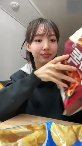 — #NAYEON eating fancam || Give “pg” or “sv” for use !! * || #helpsforfanpages #helpsfp #aesthetic #nayeontwice #twice #once 