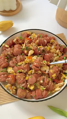 Menu simple dari sosis dan telur, makan ini dijamin bikin pengen nambah nasi terus🥲 Nasi siram telur sosis🌭 Bahan - 1 bungkus umami smoke sausage riverland mini - 1 butir telur di orak arik - 2 siung bawang merah - 1 siung bawang putih - 1 batang daun bawang - cabe rawit - 1 sdm kecap asin  - 3 sdm saus tiram - lada bubuk - sedikit air - larutan maizena - biji wijen Step by step di video yaa, selamat mencoba🥰 #nasisiramsosistelur #menusosistelur #reseptiktok #resepvideo #resepforyou #fyp #foryou 